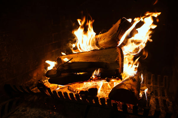 Accendifuoco: lana di legno o cubetti, quale funziona meglio?